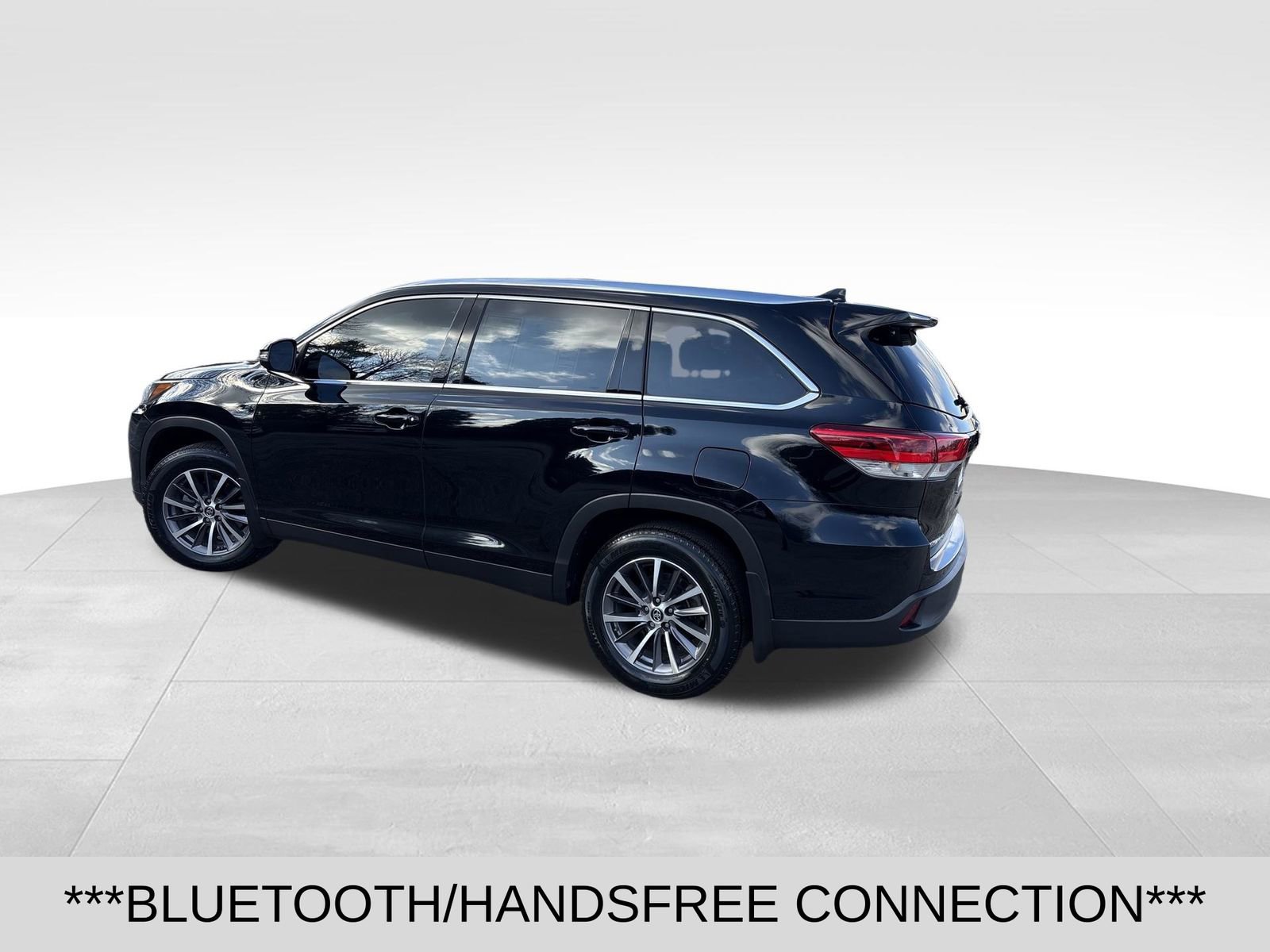 Used 2019 Toyota Highlander XLE w/ Carpet Mat Package (TMS) image 3