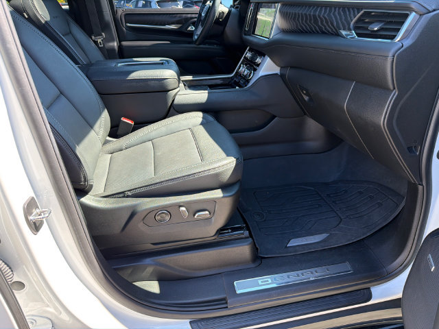 Used 2024 GMC Yukon XL Denali w/ Advanced Technology Package AWD/4WD image 13