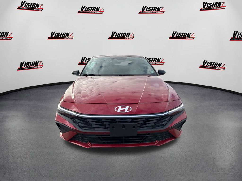 Used 2025 Hyundai Elantra Sport image 2