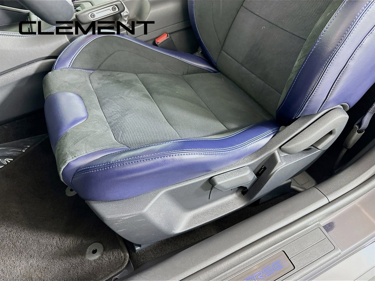 Used 2025 Ford Mustang Dark Horse image 31