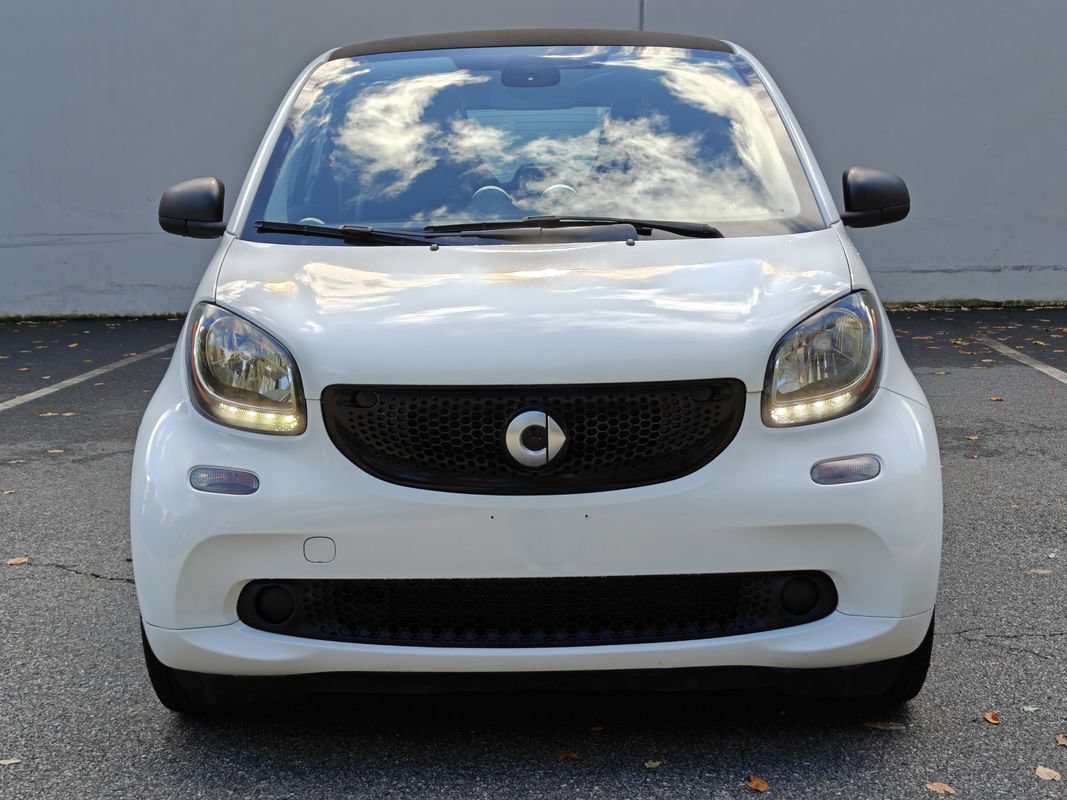 Used 2017 smart fortwo pure RWD image 8