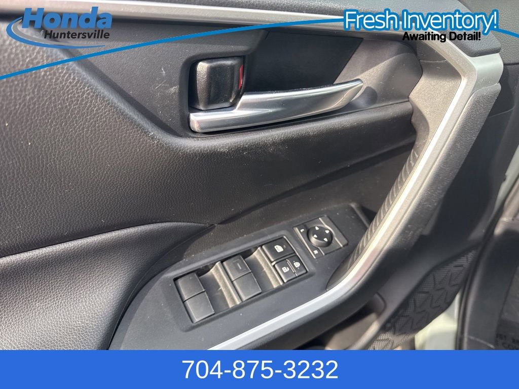 Used 2020 Toyota RAV4 XLE image 18