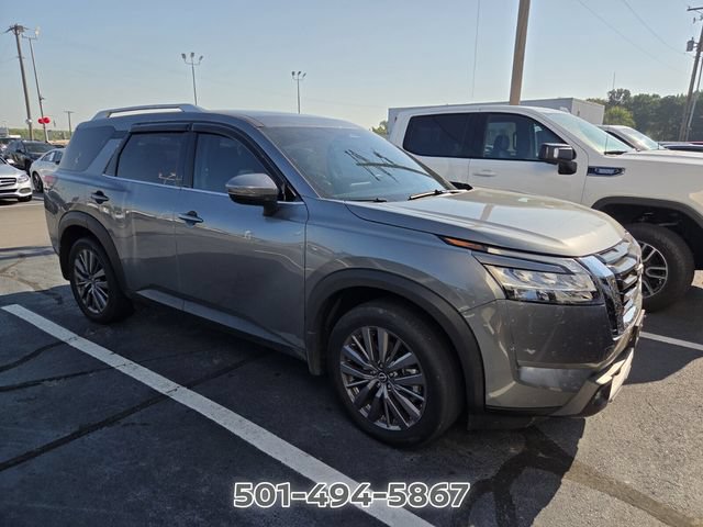 Used 2024 Nissan Pathfinder SL w/ SL Premium Package FWD image 2