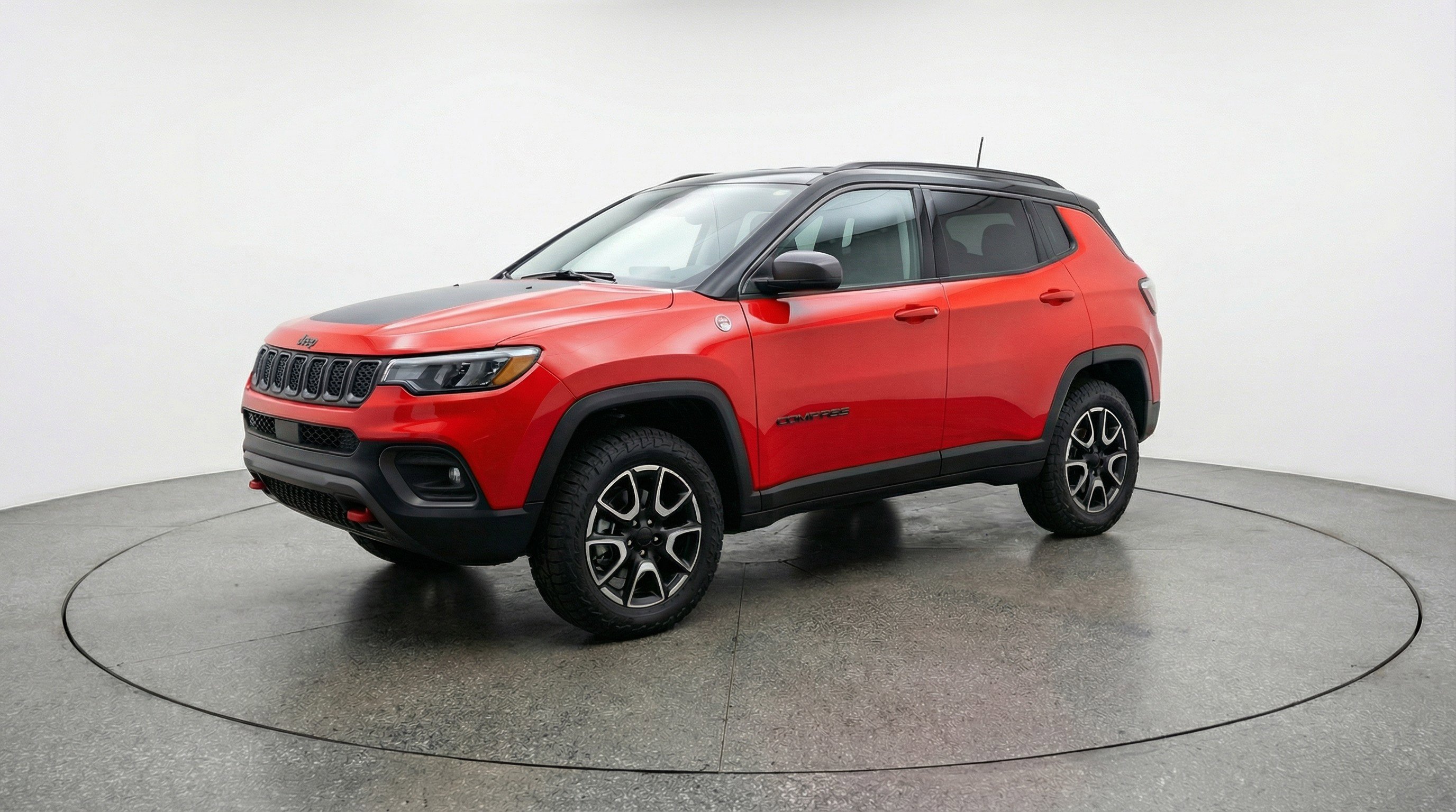 Used 2025 Jeep Compass Trailhawk AWD/4WD image 3