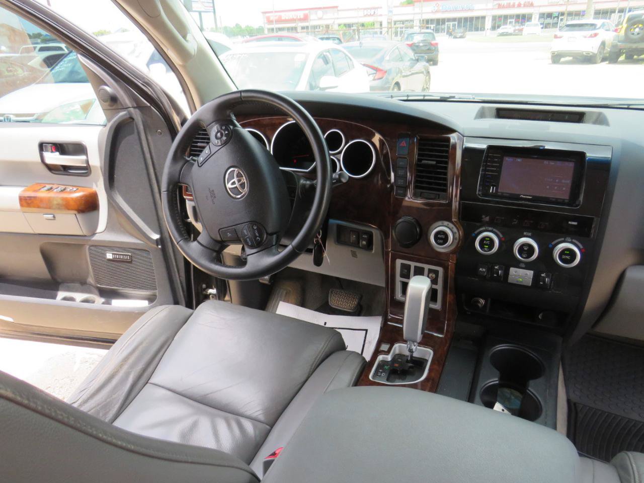 Used 2008 Toyota Sequoia Limited RWD image 22