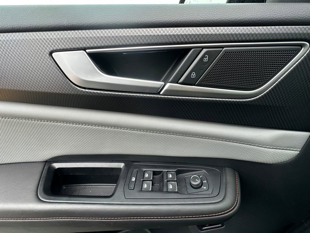 Used 2025 Volkswagen Atlas Peak Edition SE image 11