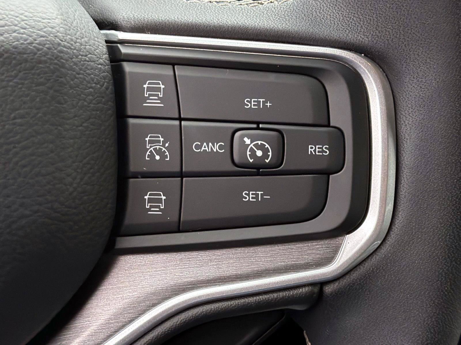 Used 2025 Jeep Wagoneer 4WD w/ Convenience Group I image 16