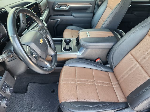 Used 2025 Chevrolet Silverado 2500 High Country w/ Technology Package AWD/4WD image 4