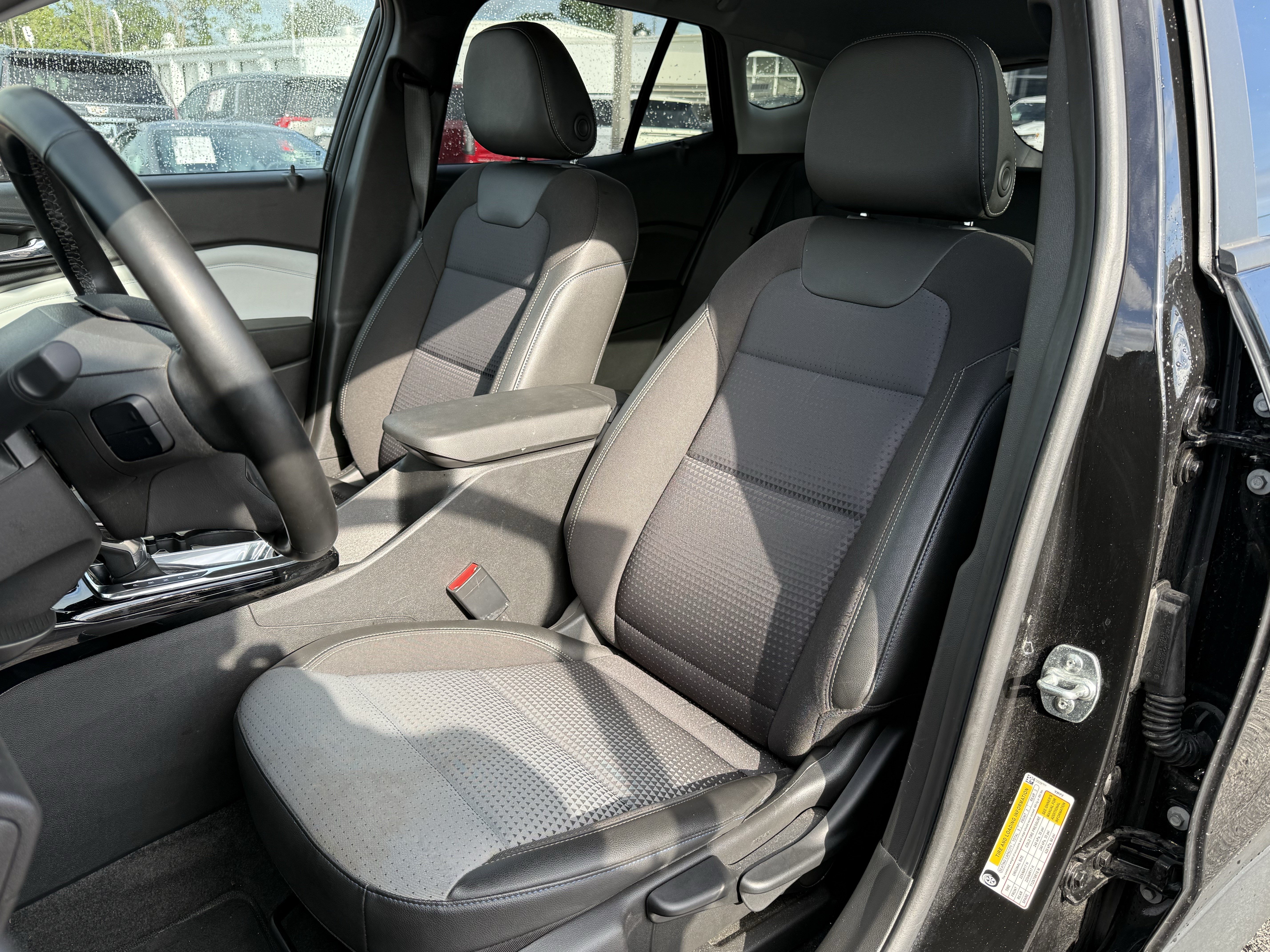 Used 2025 Chevrolet Trax LT w/ LT Convenience Package FWD image 7