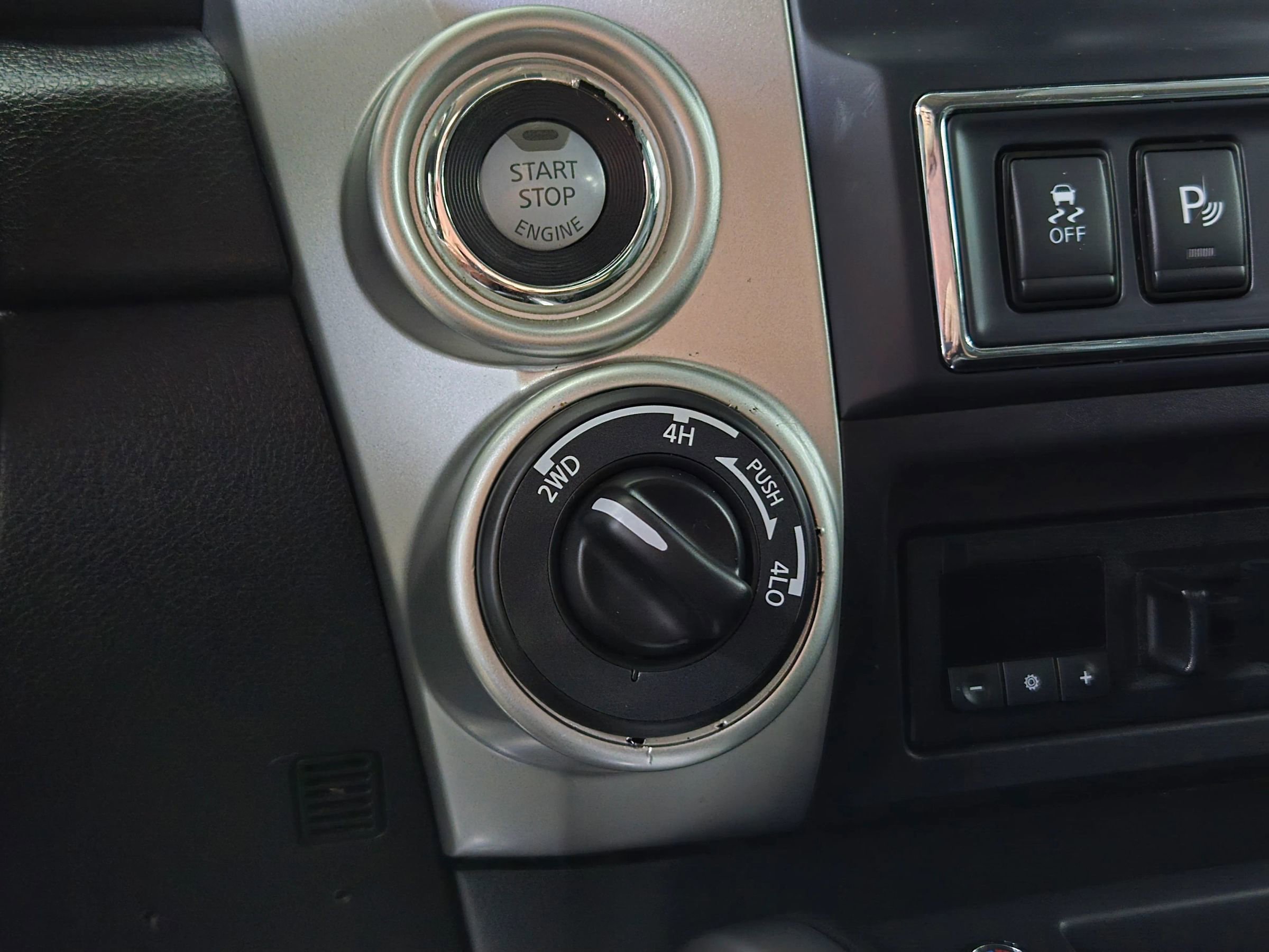 Used 2016 Nissan Titan PRO-4X w/ Pro-4x Convenience Package AWD/4WD image 37