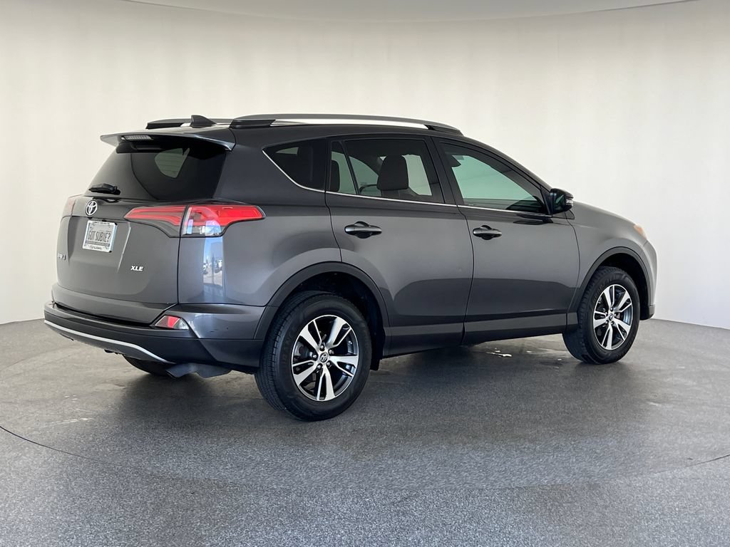 Used 2018 Toyota RAV4 XLE FWD image 3