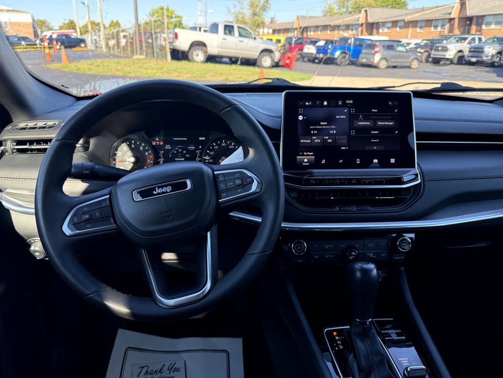 Used 2023 Jeep Compass Limited image 15