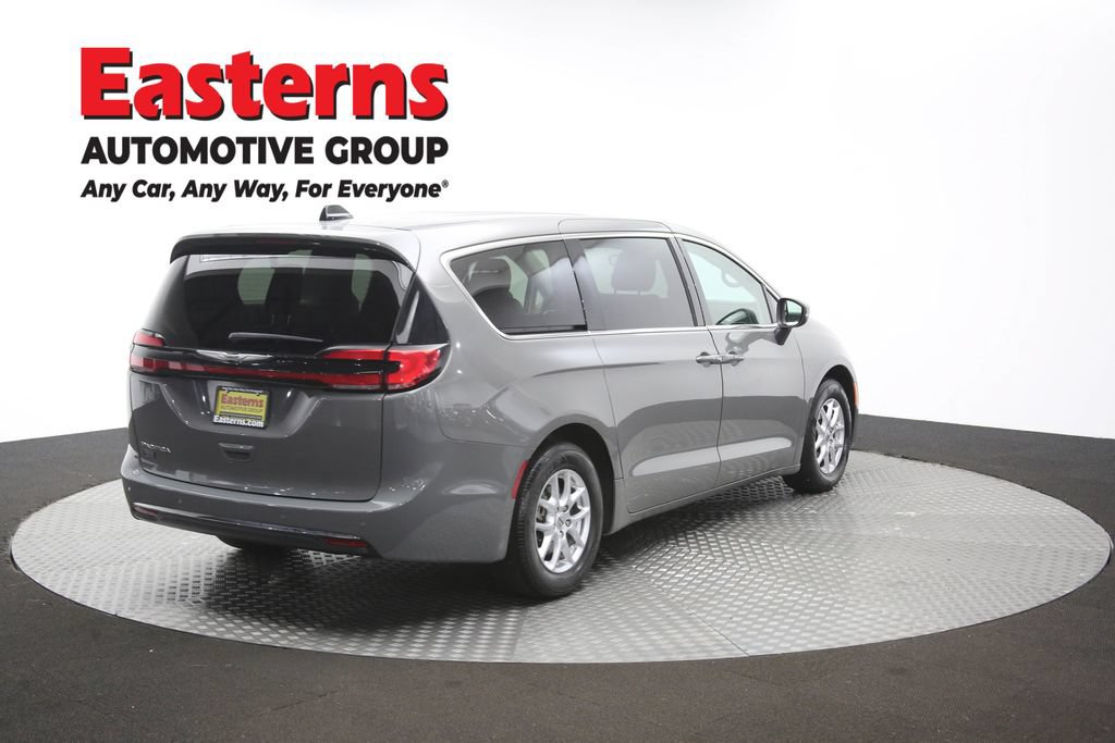 Used 2023 Chrysler Pacifica Touring-L FWD image 40
