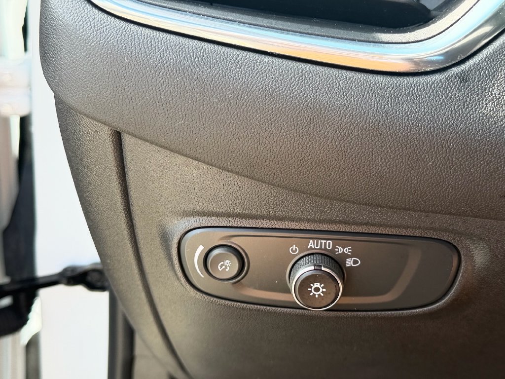 Used 2024 Chevrolet Equinox LS w/ LS Convenience Package FWD image 26