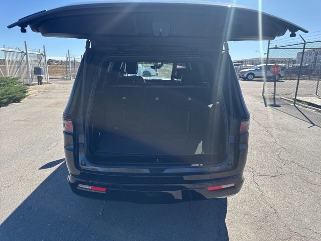 Used 2023 Jeep Wagoneer Series II w/ Convenience Group I image 8