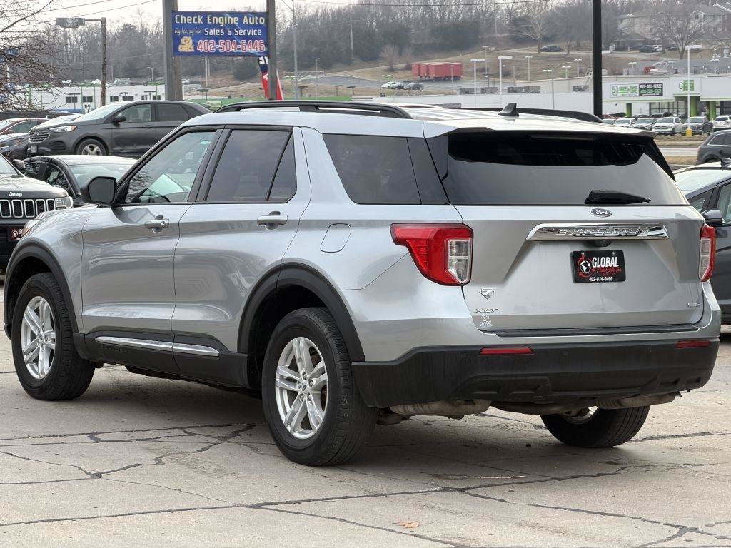 Used 2023 Ford Explorer XLT AWD/4WD image 5