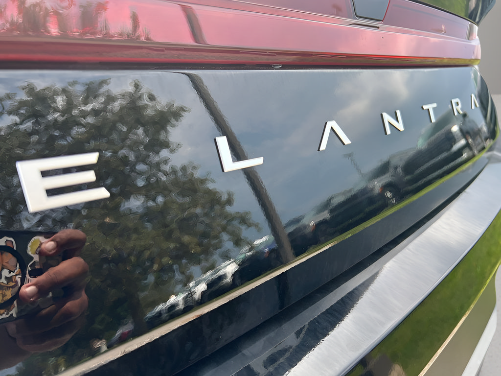 Used 2026 Hyundai Elantra SE FWD image 32