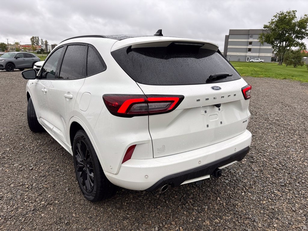 Used 2023 Ford Escape ST-Line Elite w/ Premium Technology Package AWD/4WD image 8