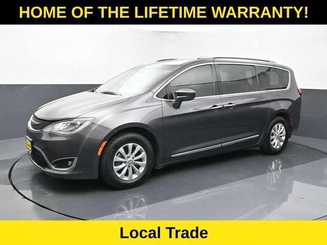 Used 2018 Chrysler Pacifica Touring-L Plus FWD image 2