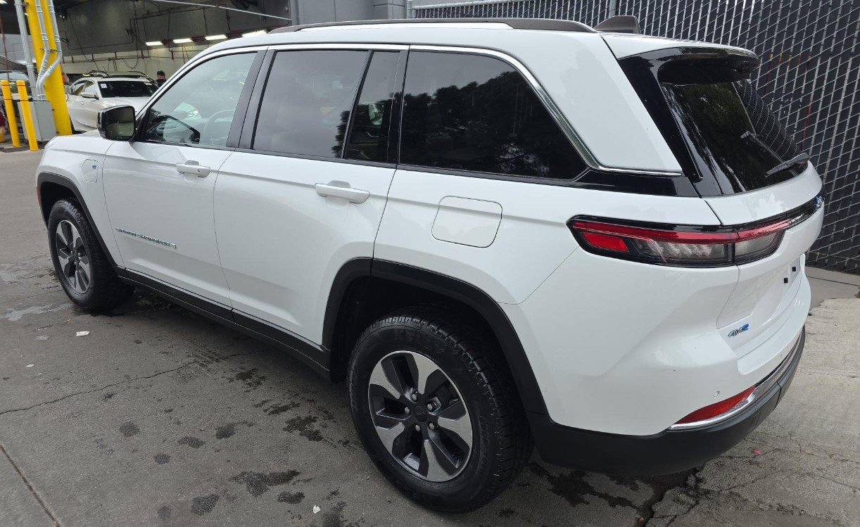 Used 2022 Jeep Grand Cherokee Limited 4xe AWD/4WD image 6
