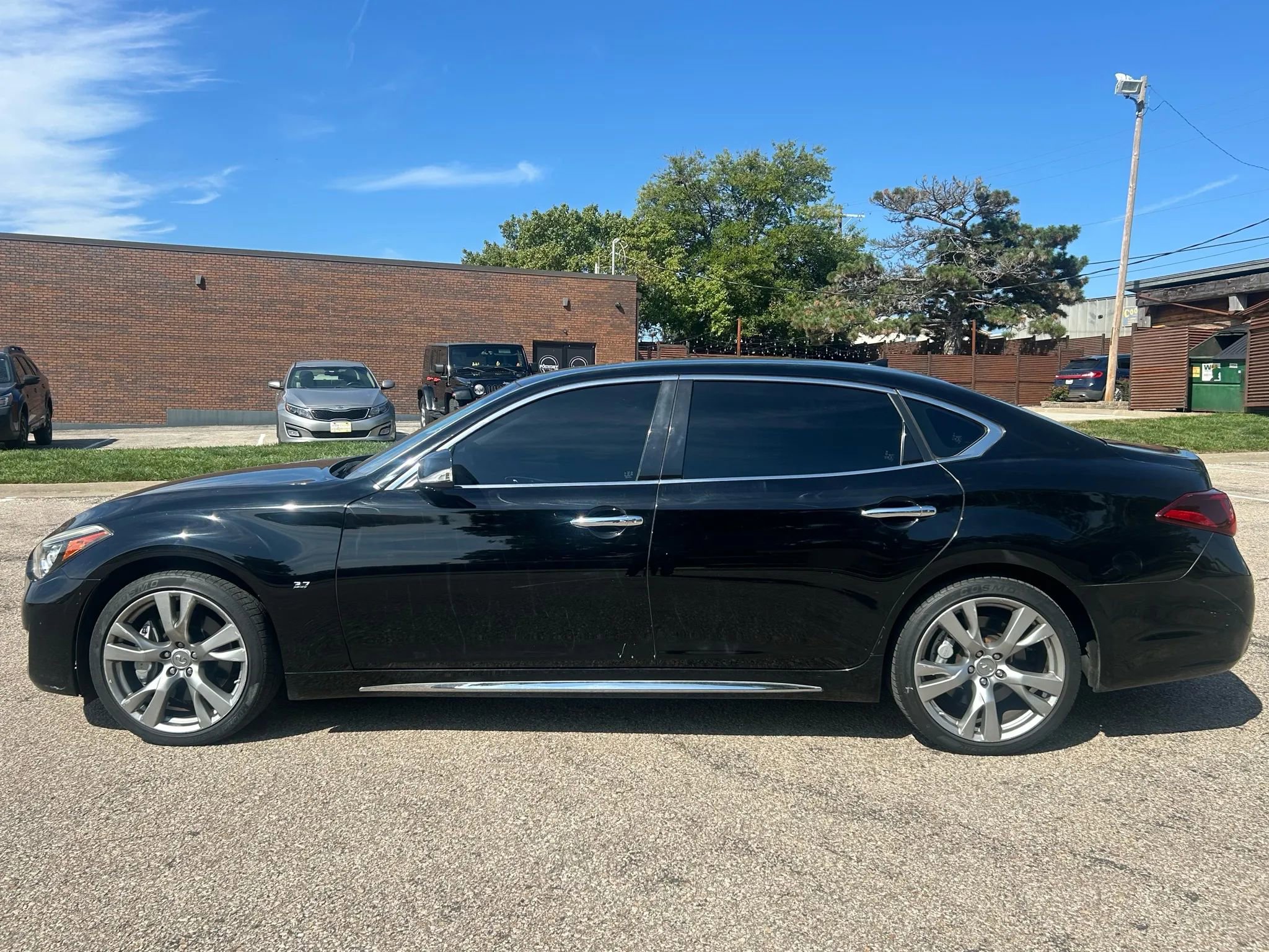 Used 2015 INFINITI Q70 L 3.7 image 2