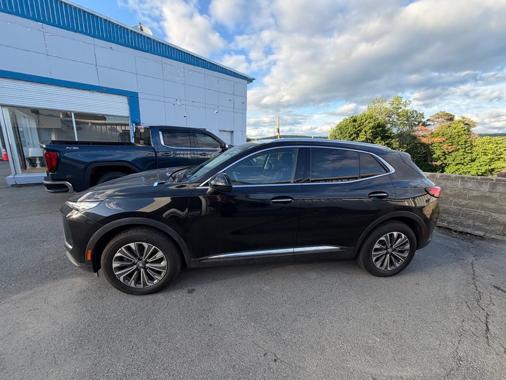 Used 2025 Buick Envision Preferred AWD/4WD image 2