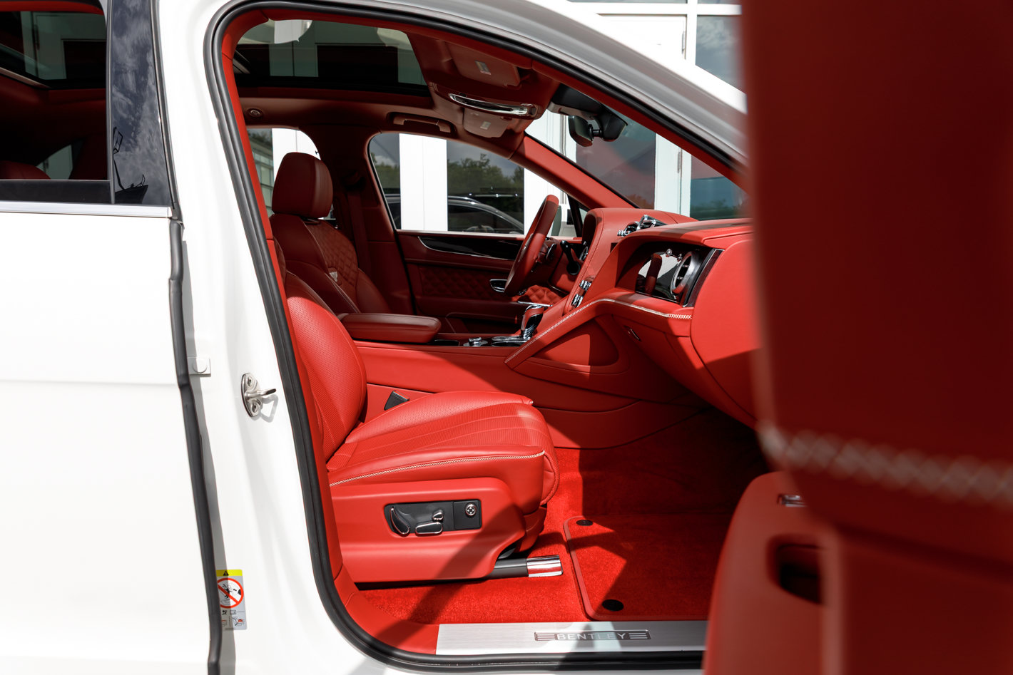 Used 2021 Bentley Bentayga AWD/4WD image 27
