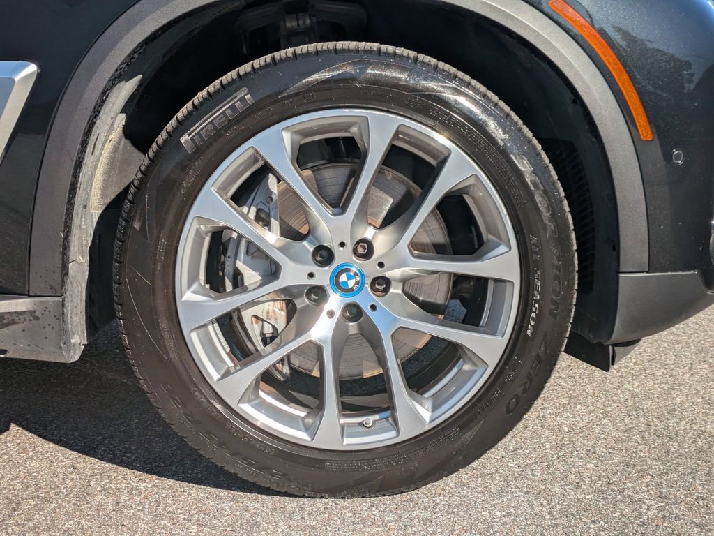 Used 2025 BMW X5 xDrive50e image 10