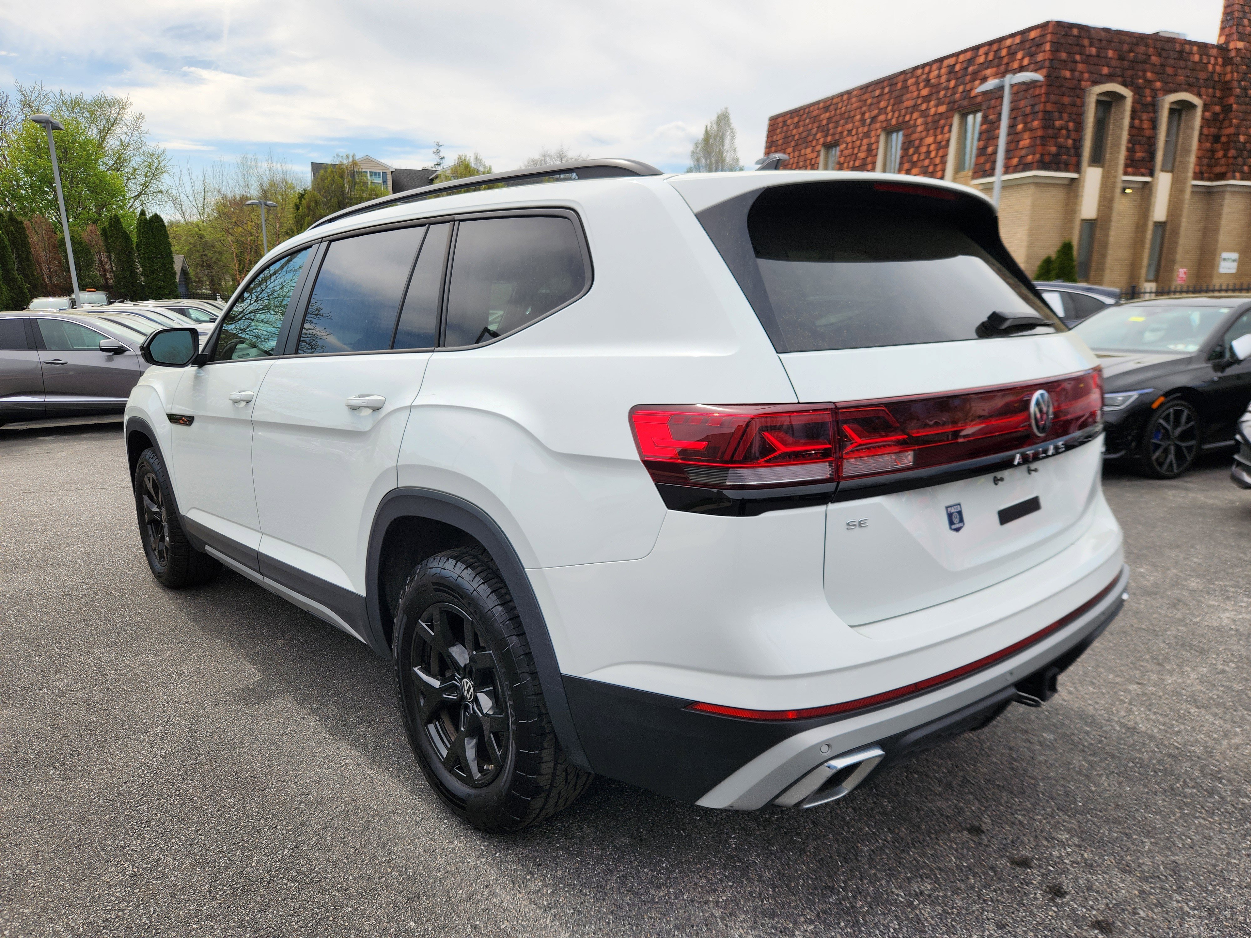 Certified 2025 Volkswagen Atlas Peak Edition SE image 3
