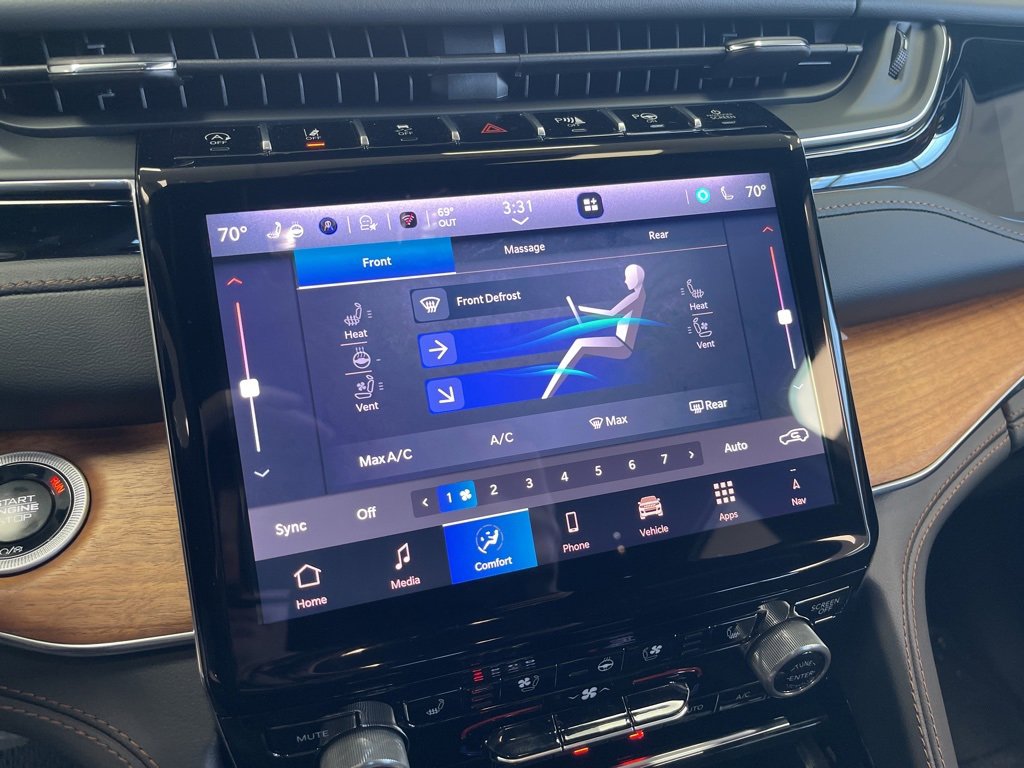 New 2025 Jeep Grand Cherokee Summit image 9