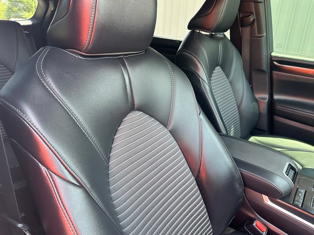 Used 2021 Toyota Highlander XSE FWD image 33