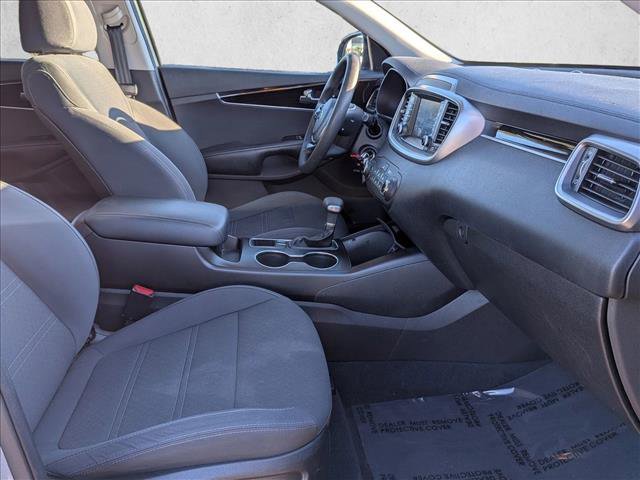 Used 2020 Kia Sorento LX V6 image 19
