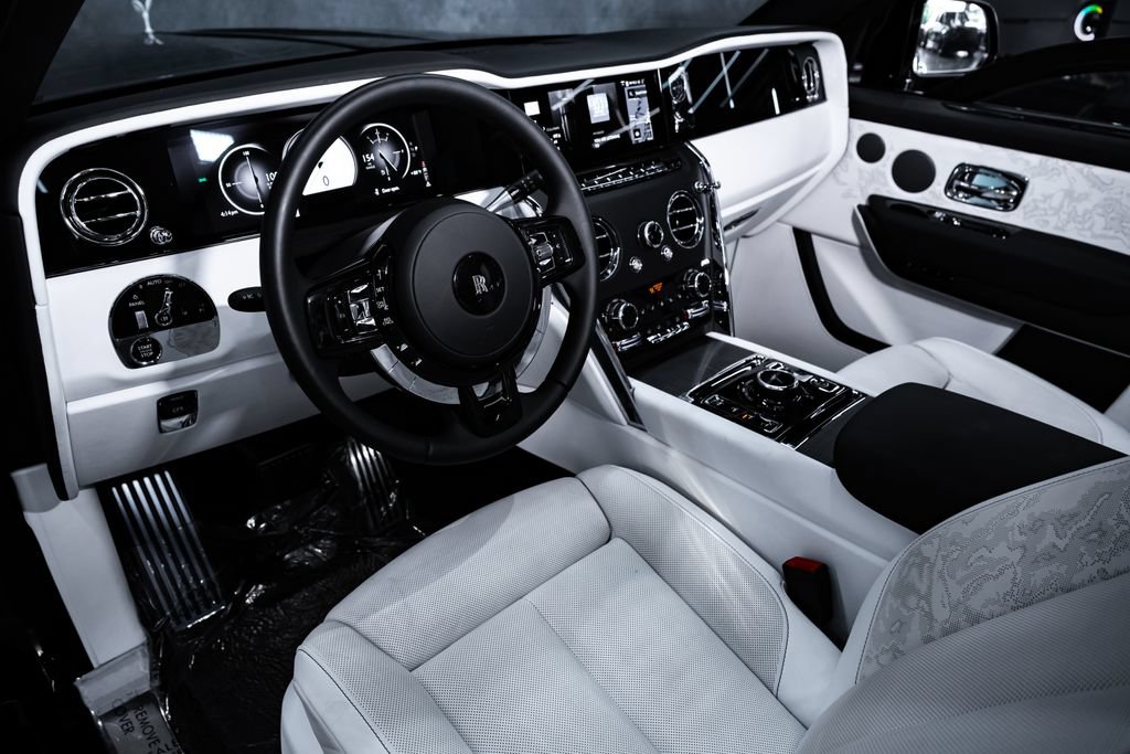 Used 2025 Rolls-Royce Cullinan AWD/4WD image 45