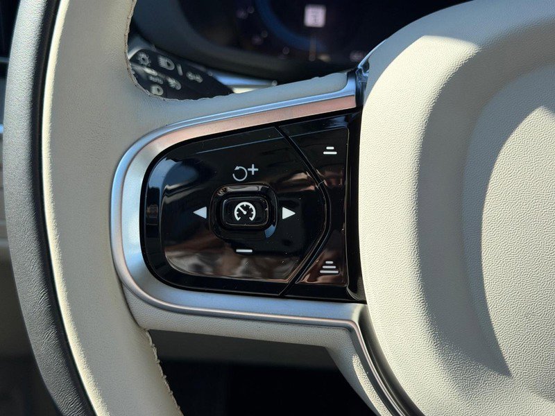 Certified 2023 Volvo XC60 B5 Plus w/ Climate Package AWD/4WD image 20