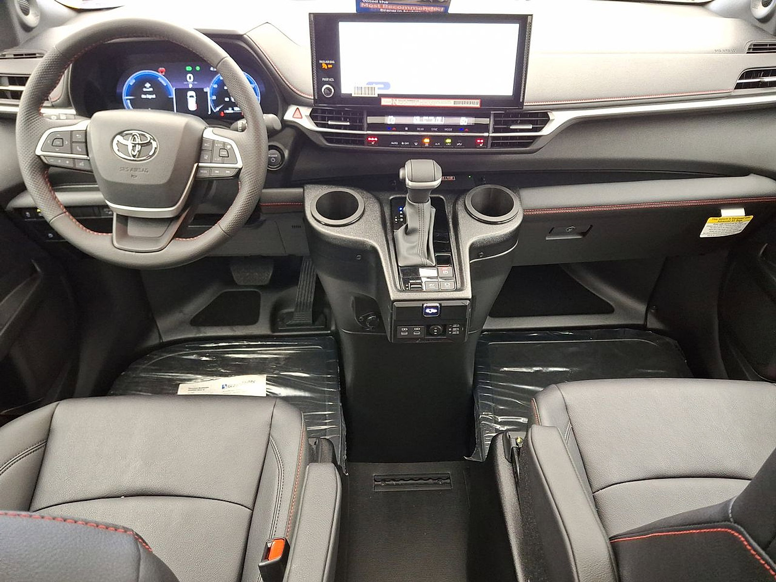 Used 2025 Toyota Sienna XSE w/ XSE Plus Package FWD image 10