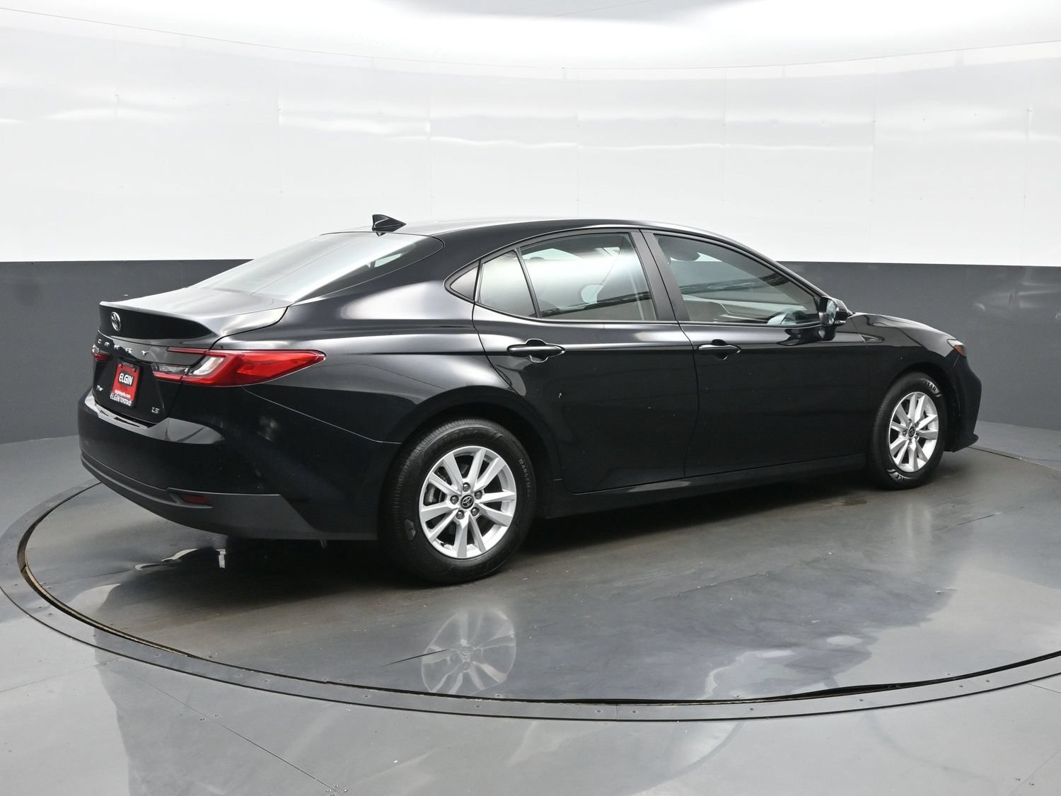 Used 2025 Toyota Camry LE FWD image 6