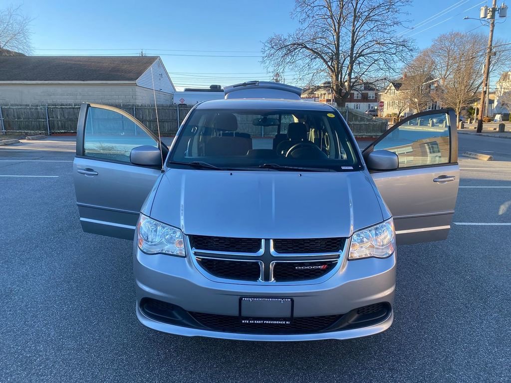 Used 2016 Dodge Grand Caravan SE image 31