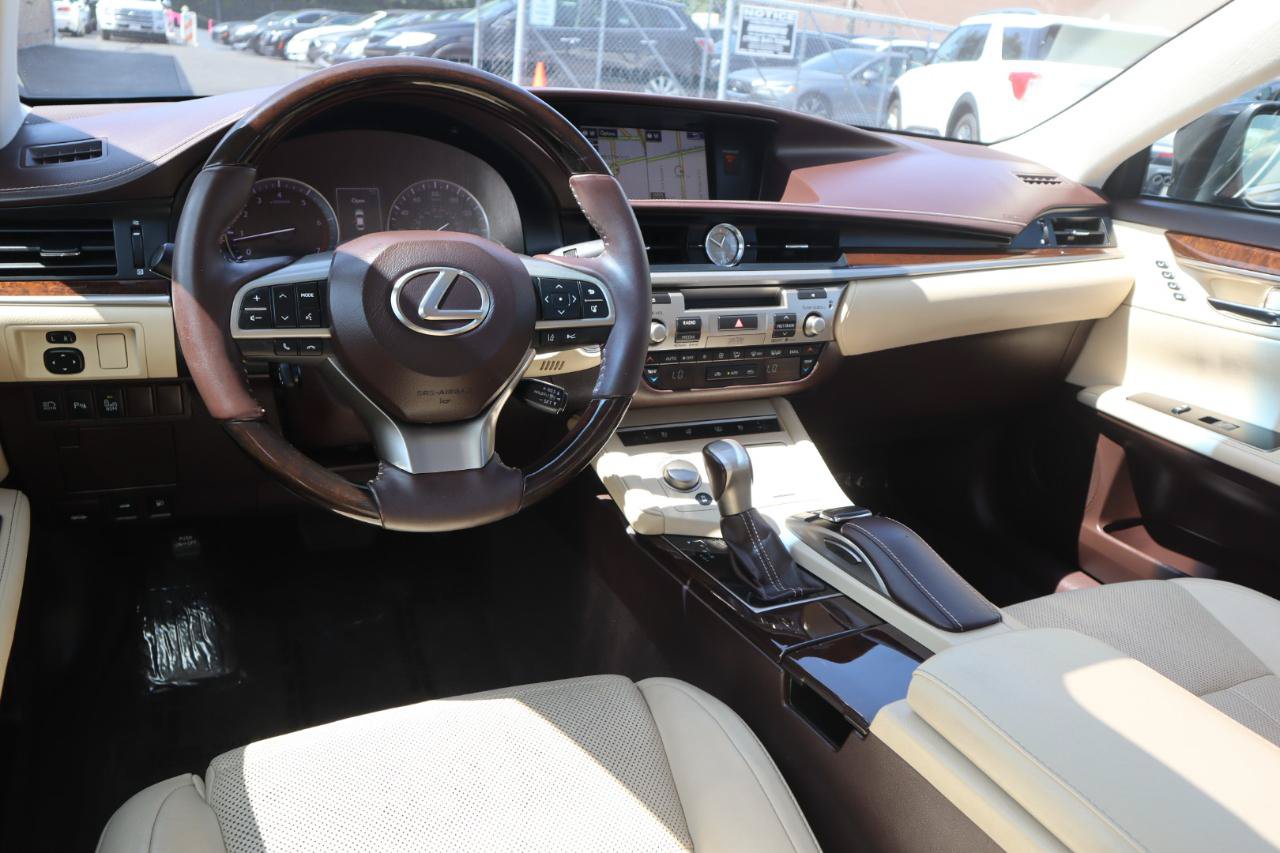 Used 2016 Lexus ES 350 w/ Ultra Luxury Package FWD image 16