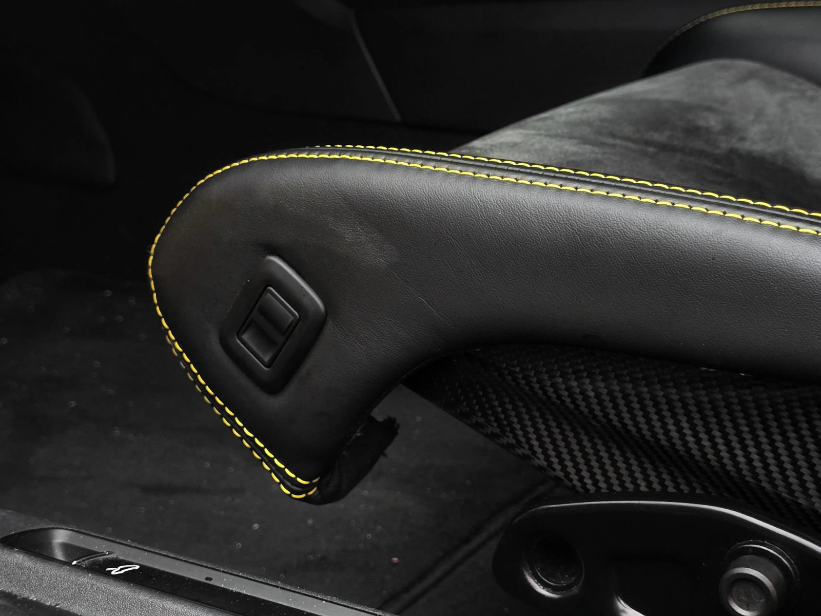 Used 2020 Porsche 718 Cayman GT4 RWD image 44