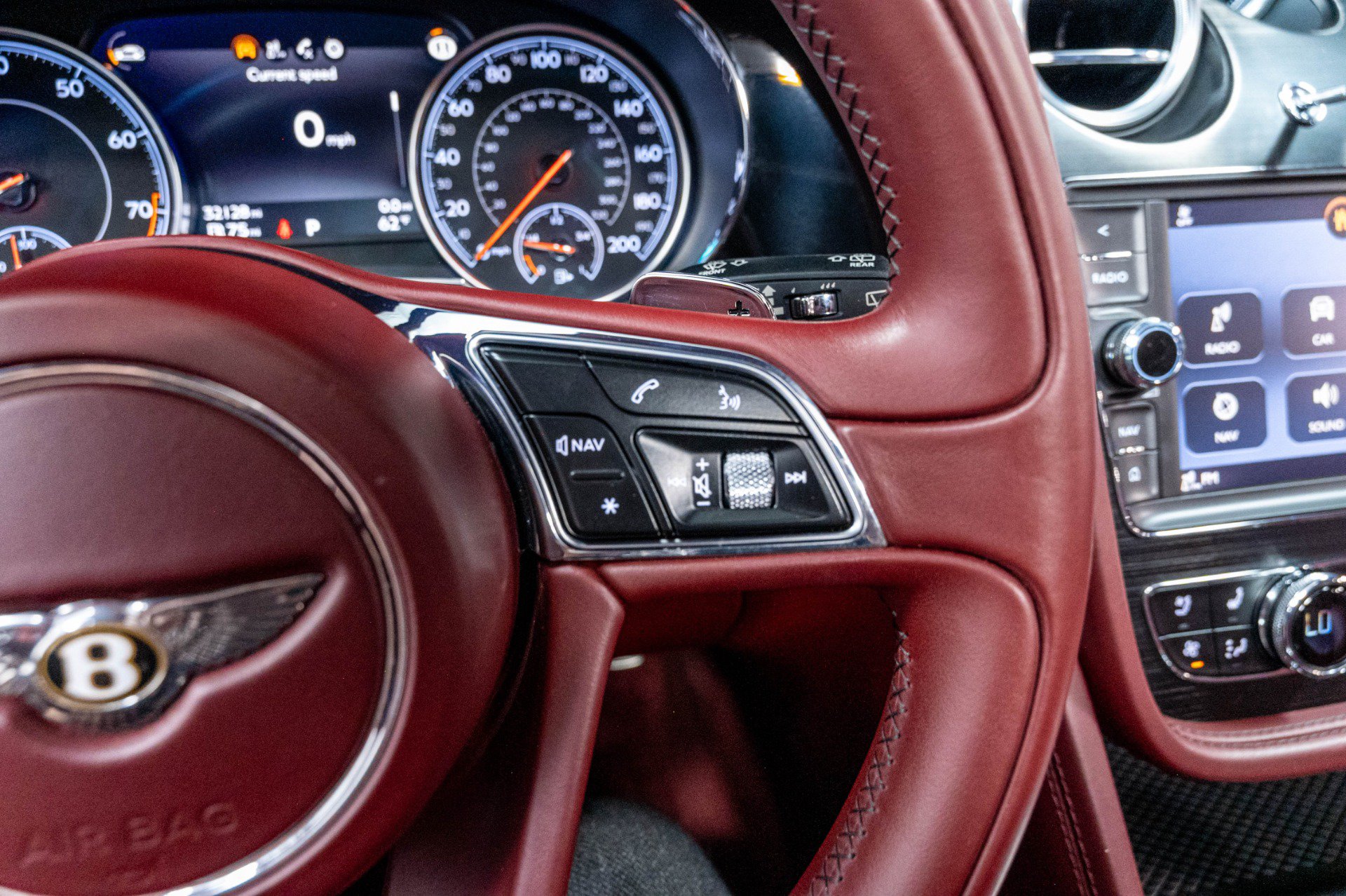 Used 2020 Bentley Bentayga AWD/4WD image 71