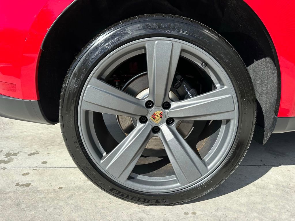 Used 2026 Porsche Macan AWD/4WD image 42
