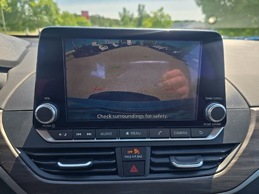Used 2025 Nissan Altima 2.5 SV FWD image 17