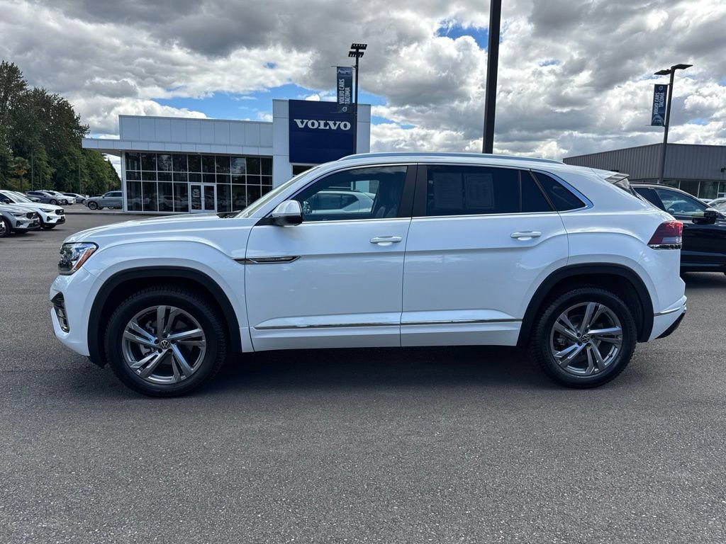 Used 2024 Volkswagen Atlas Cross Sport SEL R-Line AWD/4WD image 2