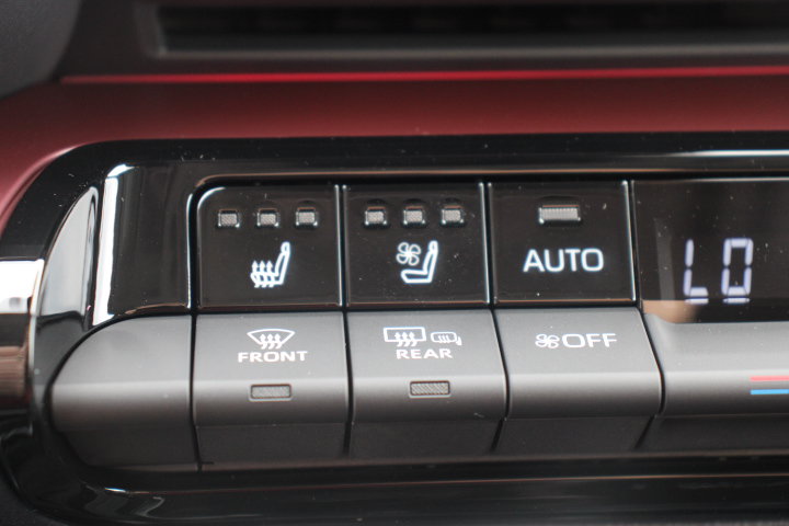 New 2027 Toyota Prius Plug-In Hybrid w/ Limited Premium Package FWD image 17