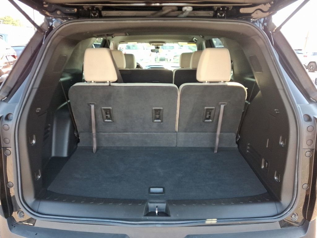 Used 2023 Chevrolet Traverse LS w/ Midnight/Sport Edition image 31