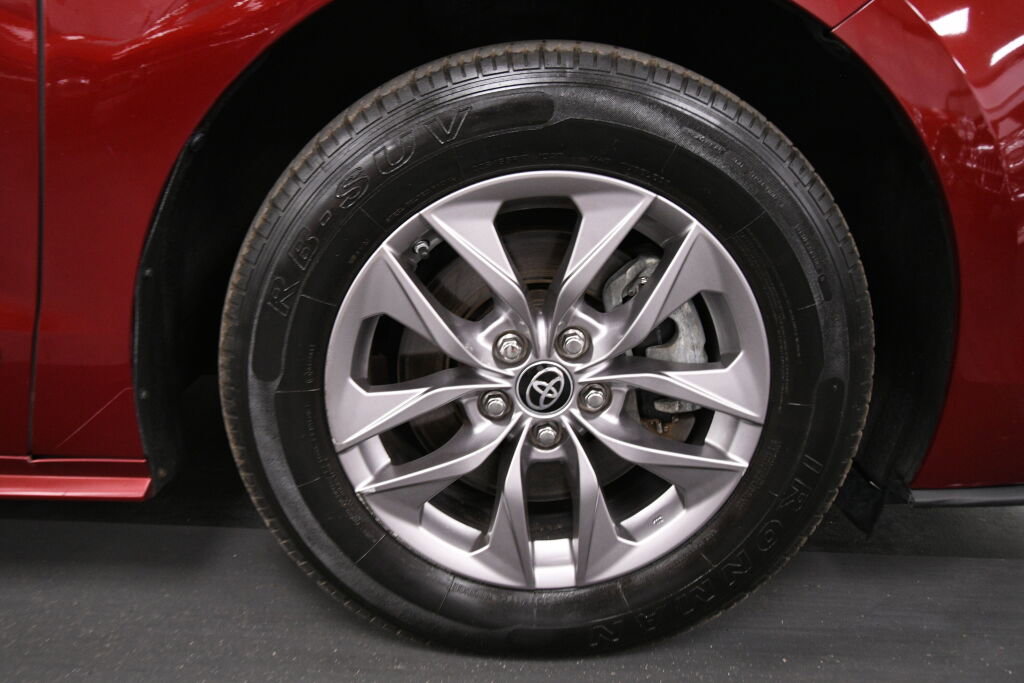 Used 2021 Toyota Sienna LE FWD image 29