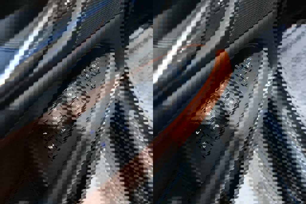 Used 2015 Cadillac Escalade ESV Premium image 19