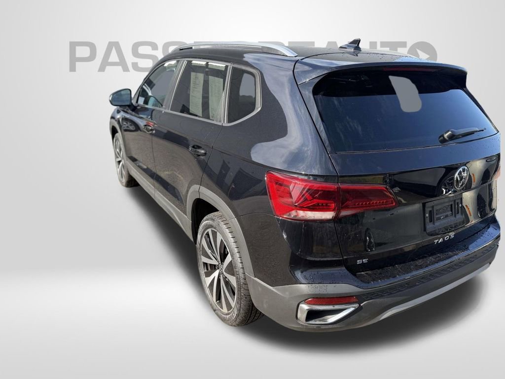 Used 2024 Volkswagen Taos SE FWD image 2