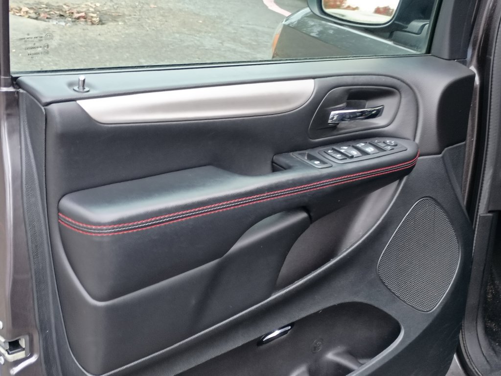 Used 2019 Dodge Grand Caravan GT FWD image 14