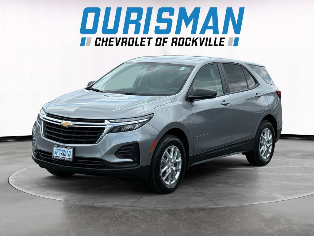 Used 2023 Chevrolet Equinox LS w/ LS Convenience Package AWD/4WD image 2
